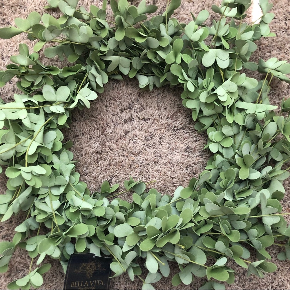 NWOT Hobby Lobby Floral Wreath with Foam Leaf Pattern (tag detached) 💐